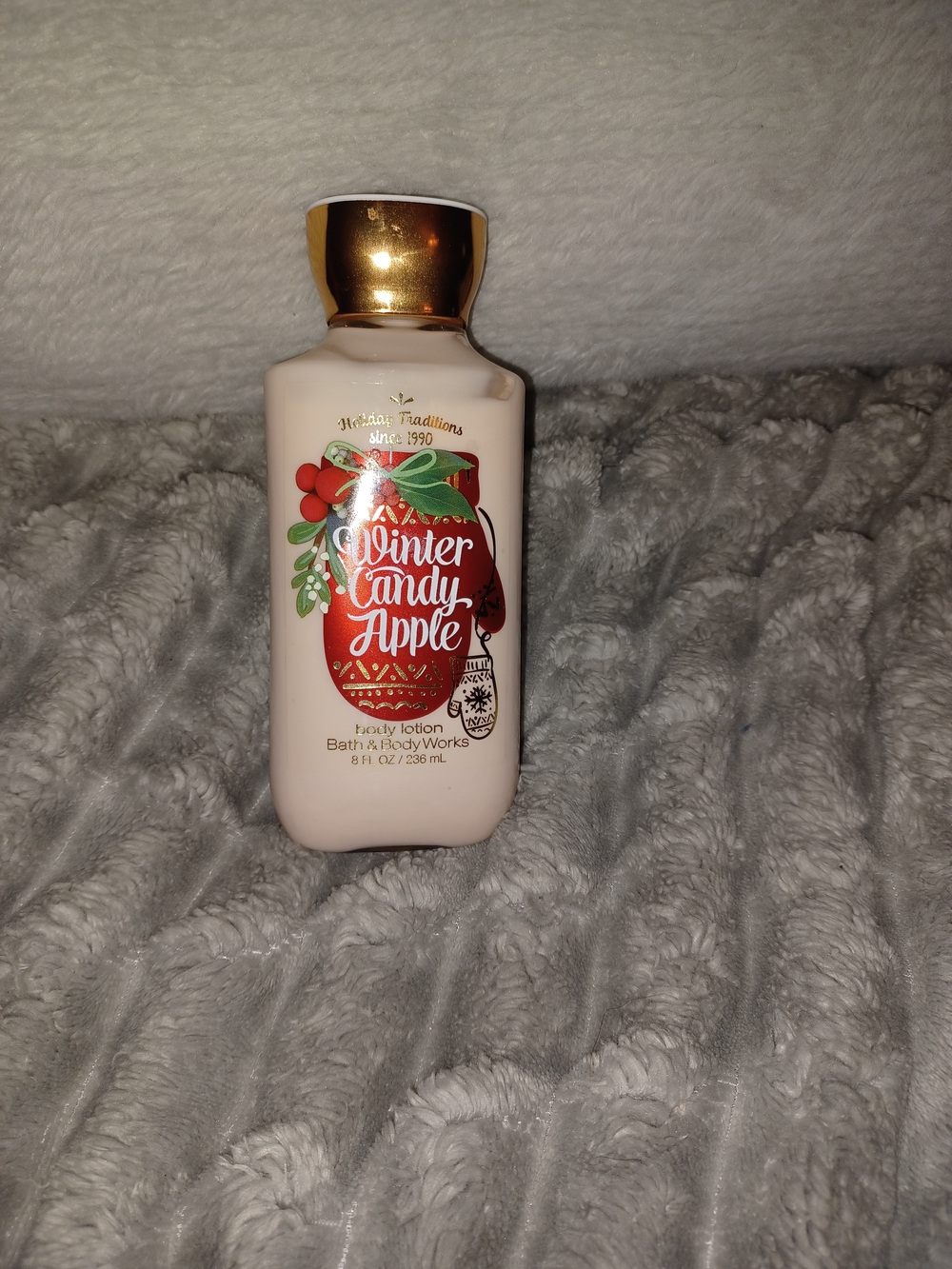 Bath & Body Works Winter Candy Apple Lotion - Cream & Gold Accents